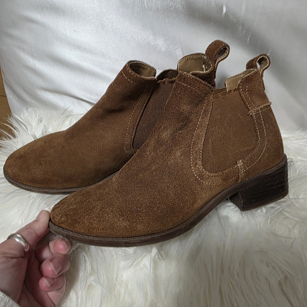 Steve Madden/  Brown Drape Suede Leather Chelsea Boots
